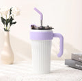 Caneca Térmica 860ml com Alça, Canudo e Bico — Praticidade e Conforto em Cada Gole